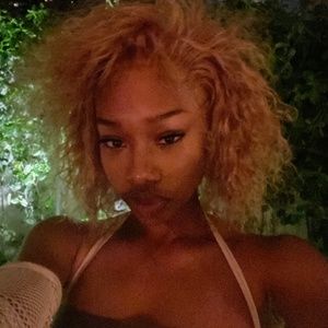 Meet your Posher, Kendra